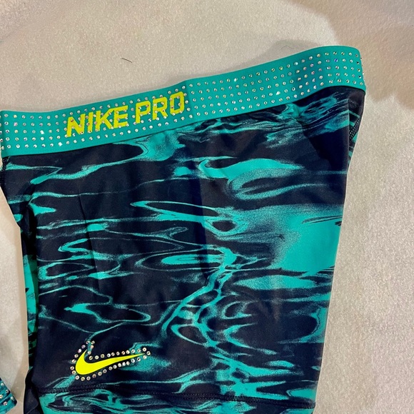 Nike pro set with bling - Picture 4 of 4